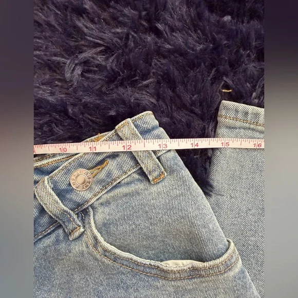 Commense Wide-Leg Jeans in Light Blue Wash - Picture 5 of 6